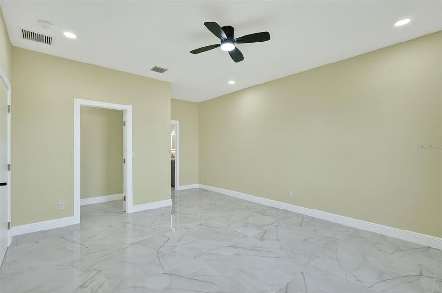 Spacious, unfurnished interior of a new home in , Vero Beach (Image 10).