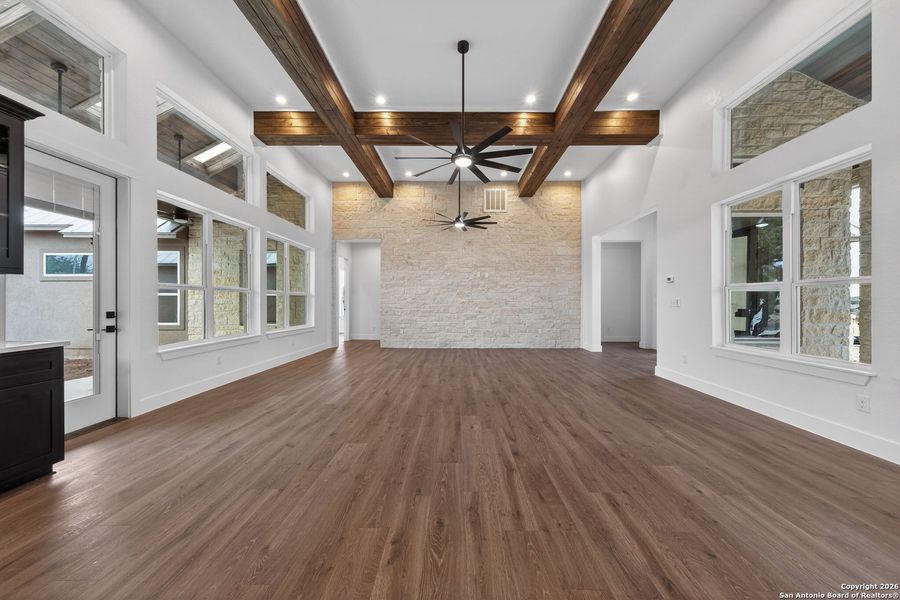 Spacious, unfurnished interior of a new home in , Blanco (Image 32).