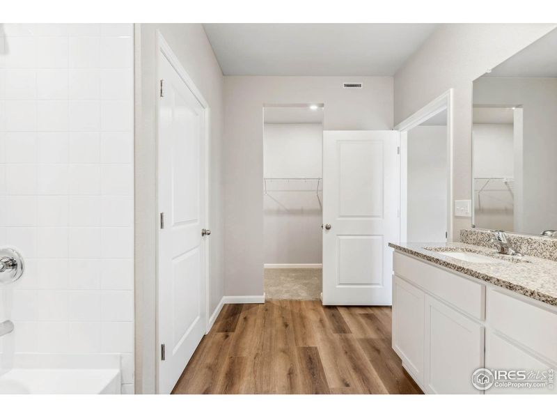 Image 23 of a home in Johnstown Village.