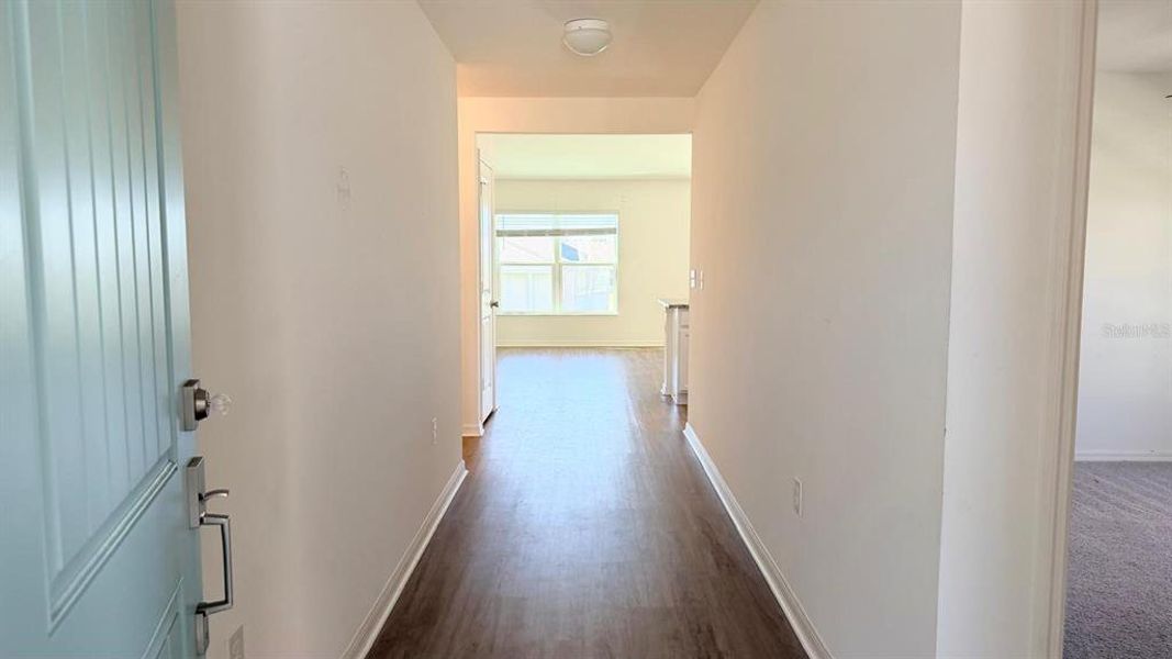 Spacious, unfurnished interior of a new home in Lake Lucerne, Winter Haven (Image 15).