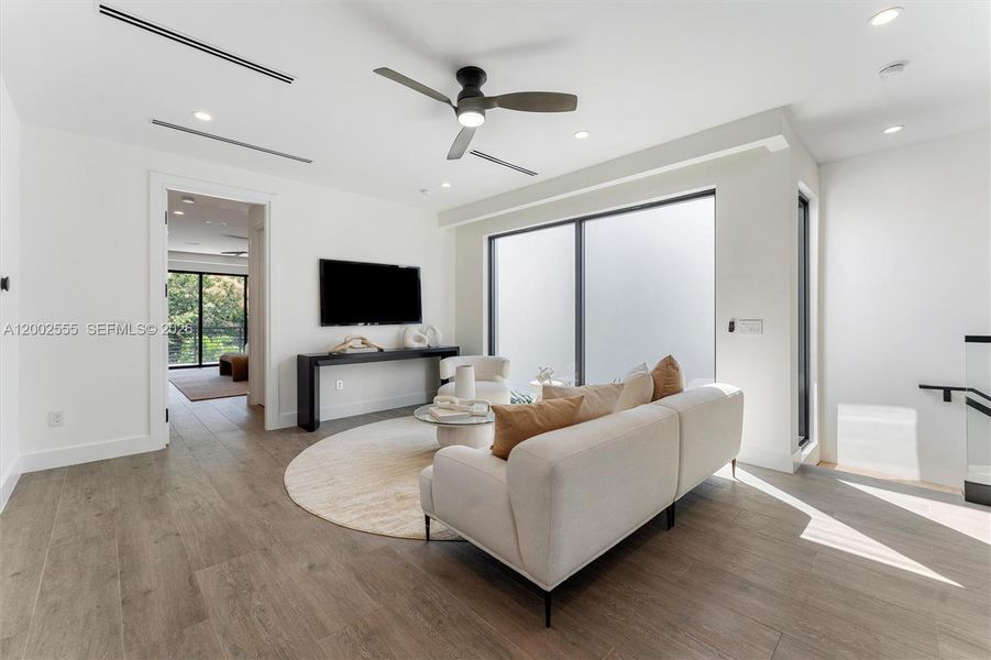 Furnished interior view inside a new home in , Fort Lauderdale (Image 5).