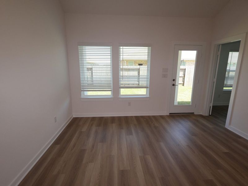 Spacious, unfurnished interior of a new home in Miller's Pond, Rosenberg (Image 15).
