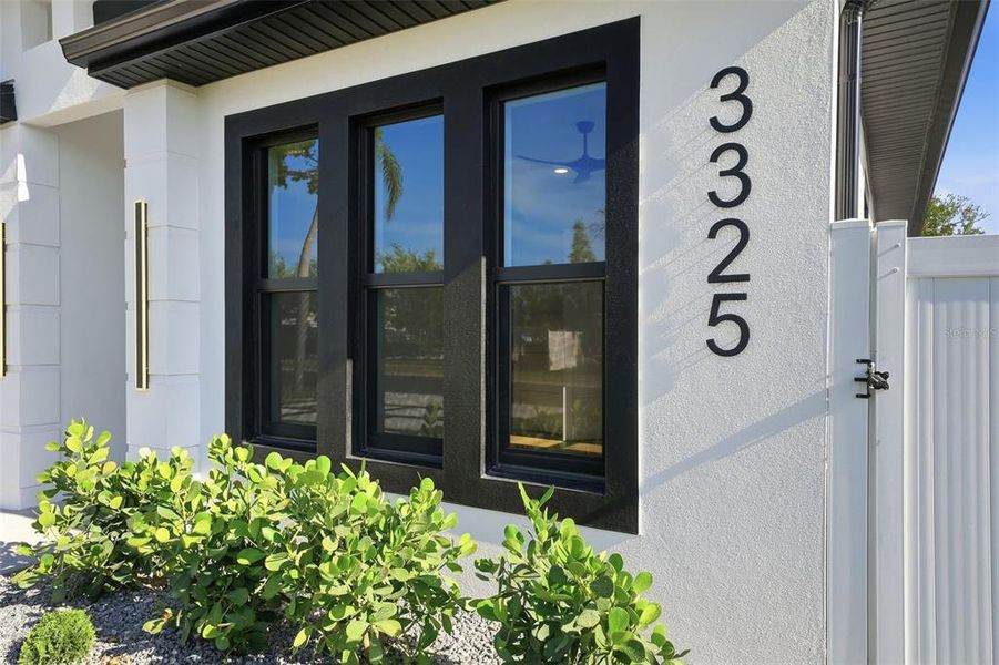 Exterior details and patio area of a home in , St. Petersburg (Image 3).