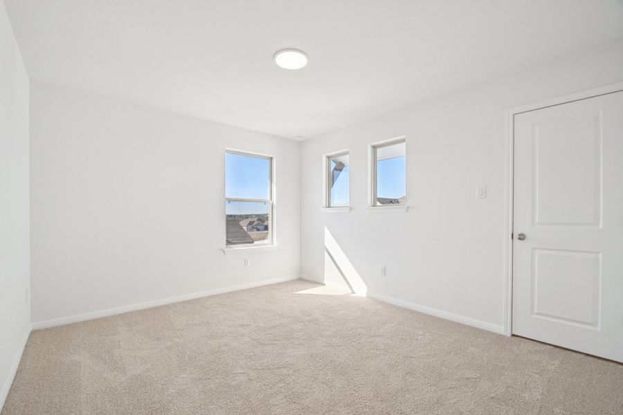 Spacious, unfurnished interior of a new home in Crosswinds, Kyle (Image 24).