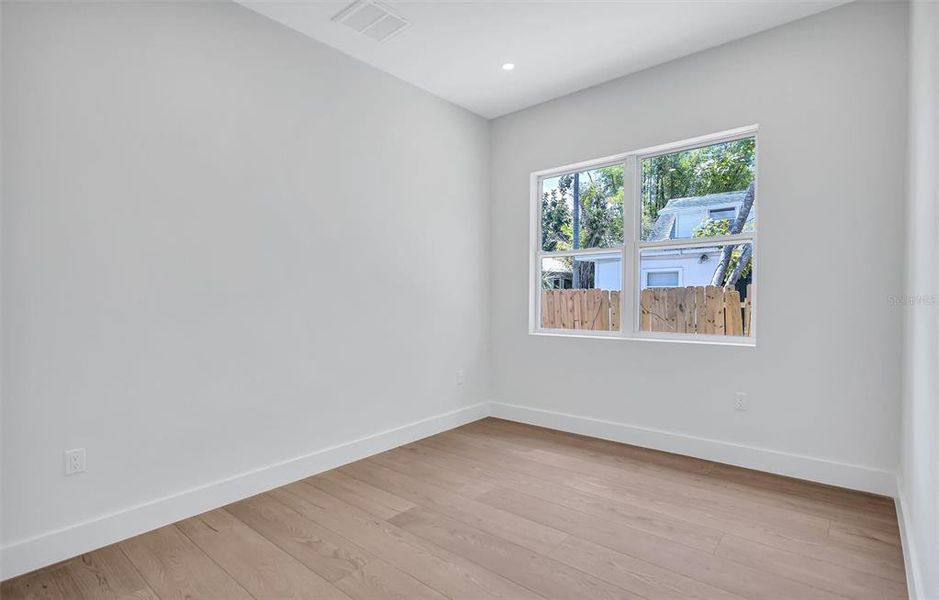 Spacious, unfurnished interior of a new home in , St. Petersburg (Image 21).