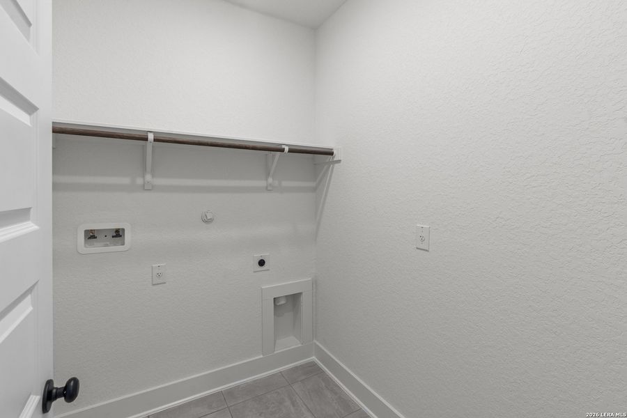 Spacious, unfurnished interior of a new home in Stillwater Ranch, San Antonio (Image 15). Spacious, unfurnished interior of a new home in Stillwater Ranch, San Antonio (Image 15).