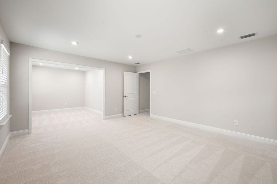 Spacious, unfurnished interior of a new home in Waterways, Richmond Hill (Image 67).