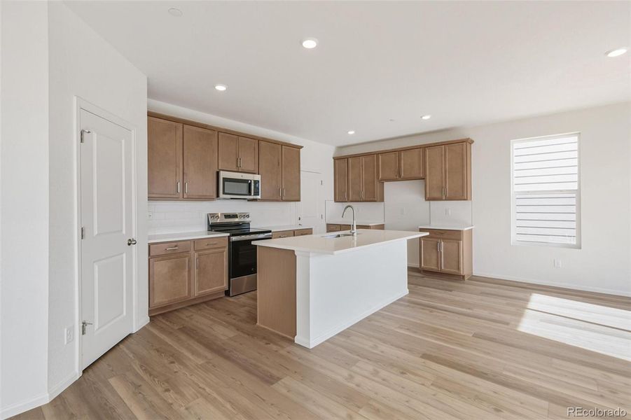 Furnished interior view inside a new home in Turnberry, Commerce City (Image 4).