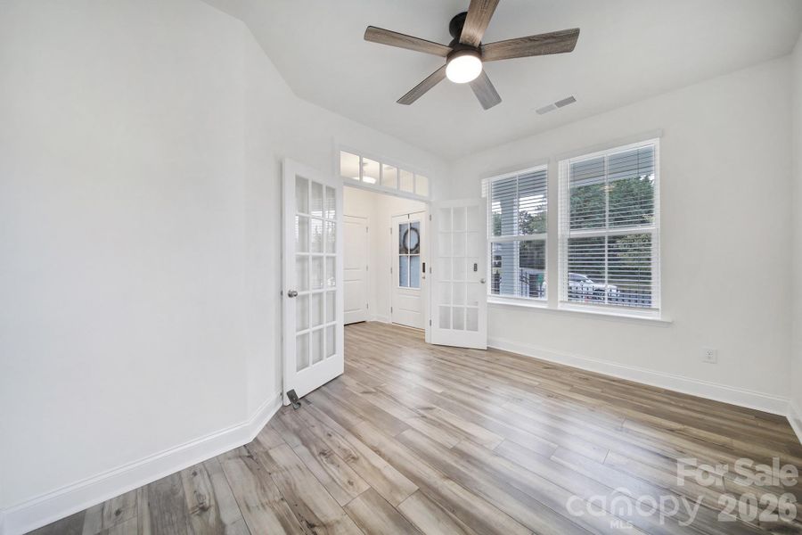 Bed/Home Office/Flex Space