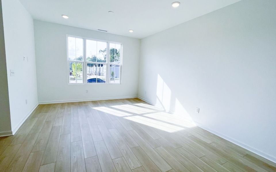 Spacious, unfurnished interior of a new home in Wendell Falls, Wendell (Image 9).