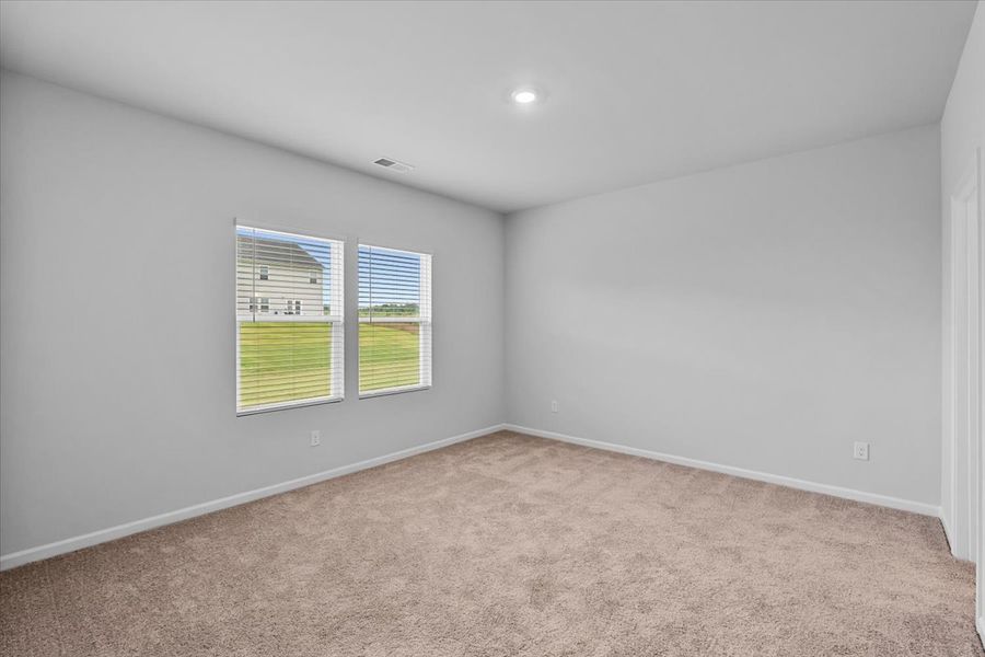Spacious, unfurnished interior of a new home in Fieldstone, Lexington (Image 20).