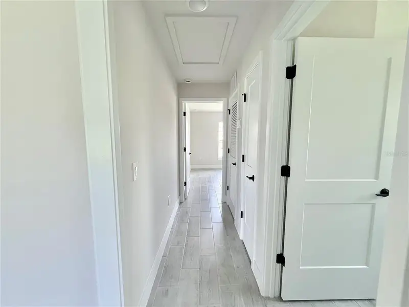 Spacious, unfurnished interior of a new home in Port Charlotte, Port Charlotte (Image 22).
