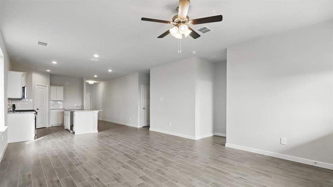 Spacious, unfurnished interior of a new home in Vista Point, Grandview (Image 28).