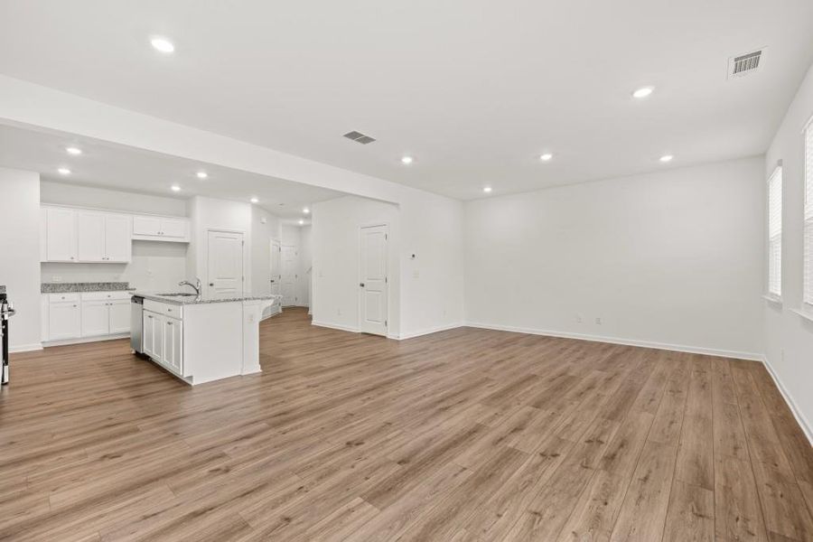 Spacious, unfurnished interior of a new home in Timber Ridge: Timber Ridge 42', Douglasville (Image 14). Spacious, unfurnished interior of a new home in Timber Ridge: Timber Ridge 42', Douglasville (Image 14).