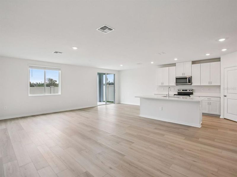 Spacious, unfurnished interior of a new home in Oakfield Trails - Classic Series, Parrish (Image 18).