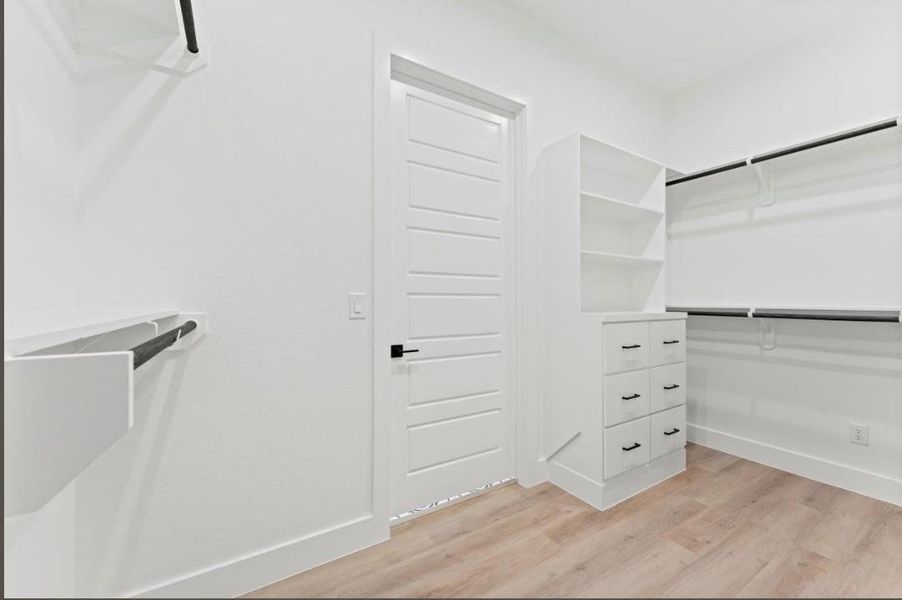 Spacious, unfurnished interior of a new home in , Conroe (Image 35).