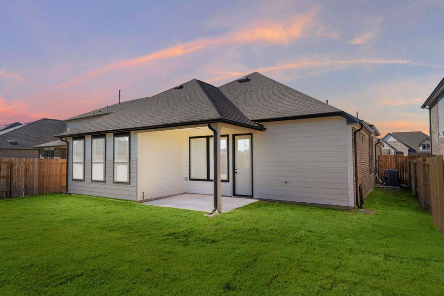 Exterior details and patio area of a home in Brookewater, Rosenberg (Image 4).