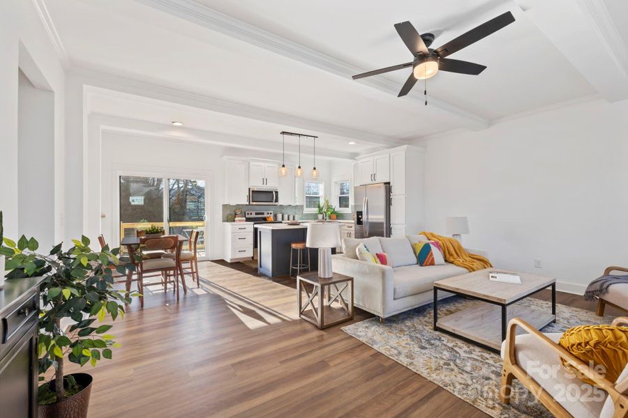 Light & Bright Open Floorplan Light & Bright Open Floorplan