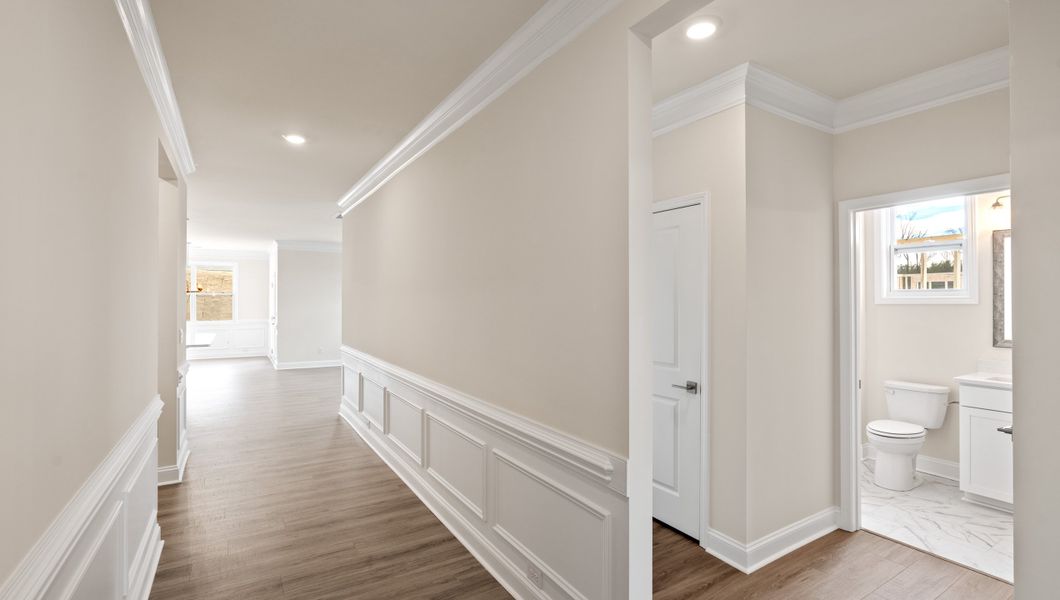 Spacious, unfurnished interior of a new home in Cottonwood Ridge, Piedmont (Image 14).