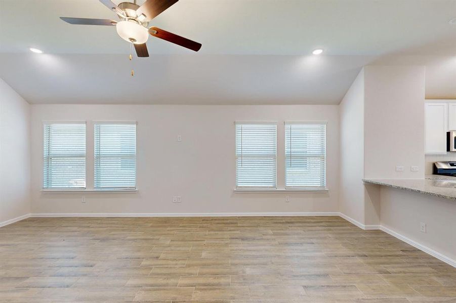 Spacious, unfurnished interior of a new home in Meadow Park, Denton (Image 10).