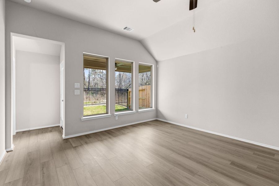 Spacious, unfurnished interior of a new home in Grand Central Park, Conroe (Image 23).
