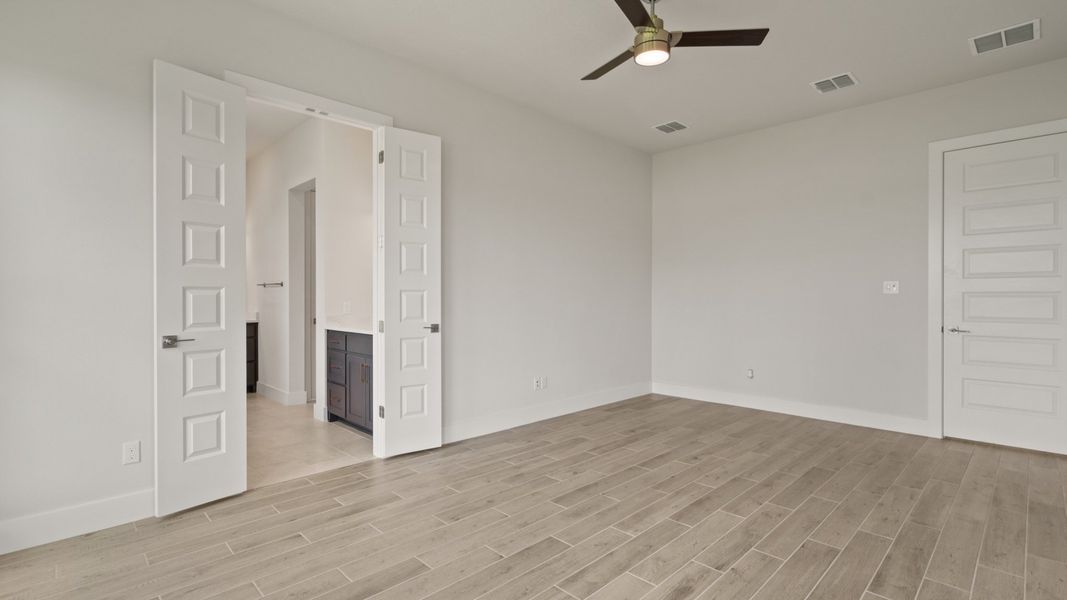Representative unfurnished interior of a home built from the 2011F by Perry Homes in Magnolia Bay, Nokomis (Image 31). Representative unfurnished interior of a home built from the 2011F by Perry Homes in Magnolia Bay, Nokomis (Image 31).