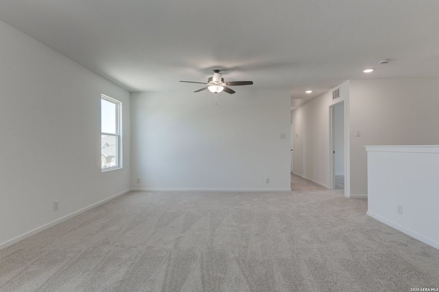 Spacious, unfurnished interior of a new home in Hennersby Hollow, San Antonio (Image 25).