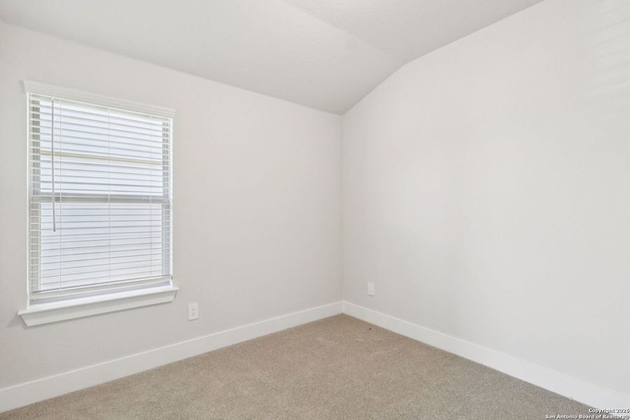 Spacious, unfurnished interior of a new home in Lark Canyon, New Braunfels (Image 27).