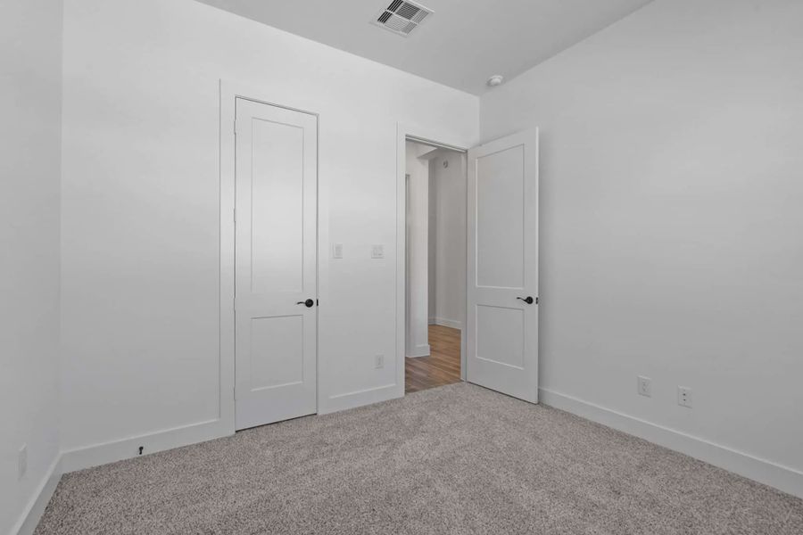 Spacious, unfurnished interior of a new home in Riceland Alley Loads, Mont Belvieu (Image 21).