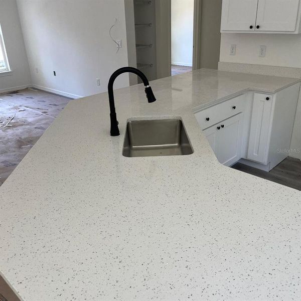 Sample of building materials used in homes in , Dunnellon (Image 17).