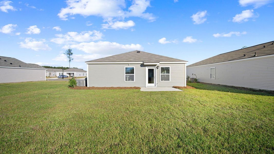 Exterior details and patio area of a home in Rice Hope, Port Wentworth (Image 3).
