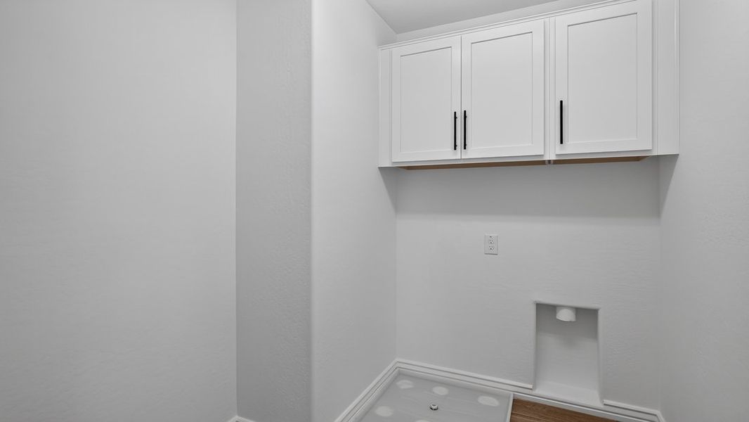 Spacious, unfurnished interior of a new home in Allen Ranches, Litchfield Park (Image 17).
