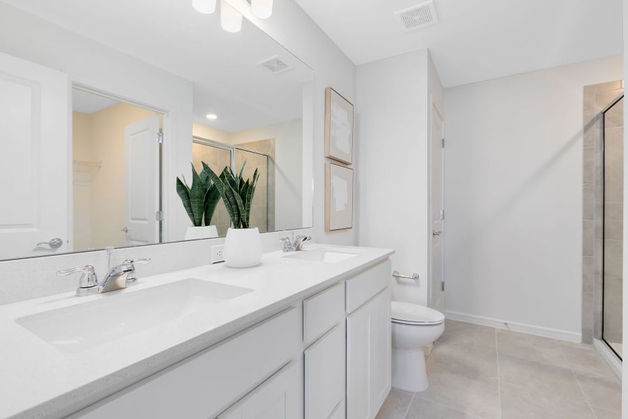 Furnished interior view inside a new home in Tohoqua, Kissimmee (Image 5).