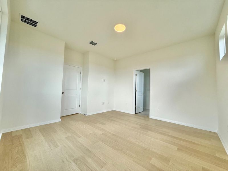 Spacious, unfurnished interior of a new home in Porter Country, Buda (Image 22). Spacious, unfurnished interior of a new home in Porter Country, Buda (Image 22).