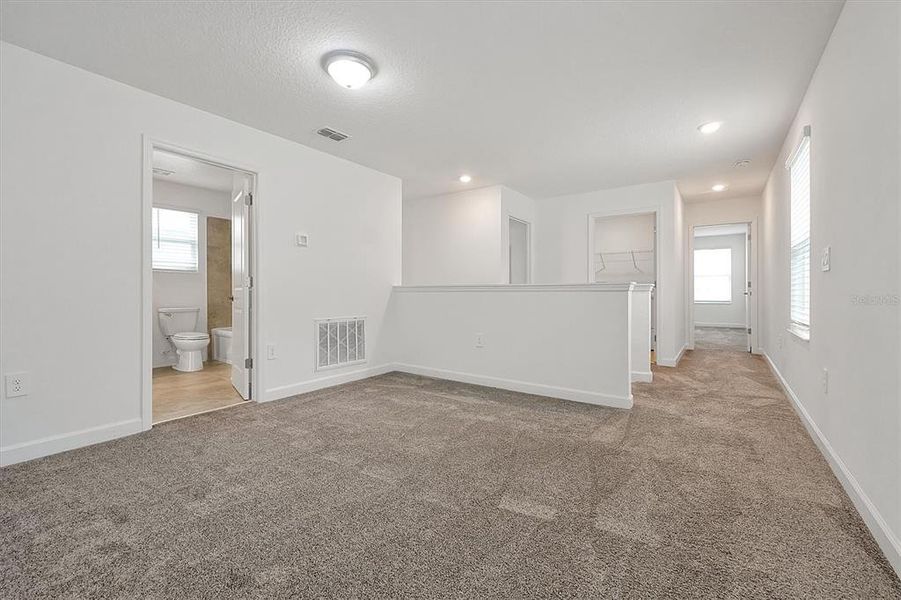 Spacious, unfurnished interior of a new home in , Orlando (Image 16).