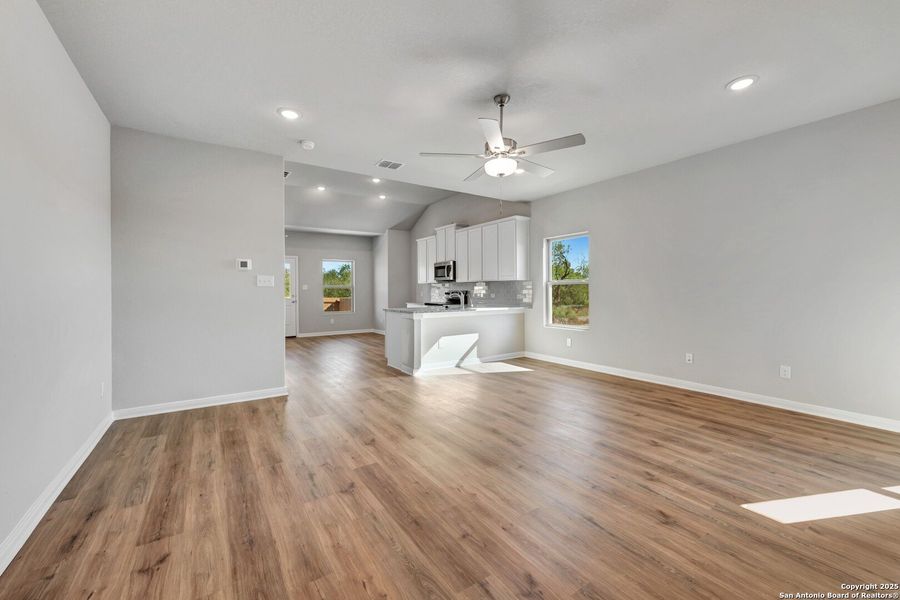 Spacious, unfurnished interior of a new home in Paloma Park, Converse (Image 30).