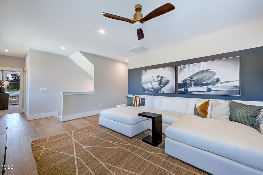 PJD5-0048-00_Horizon_Gameroom-2