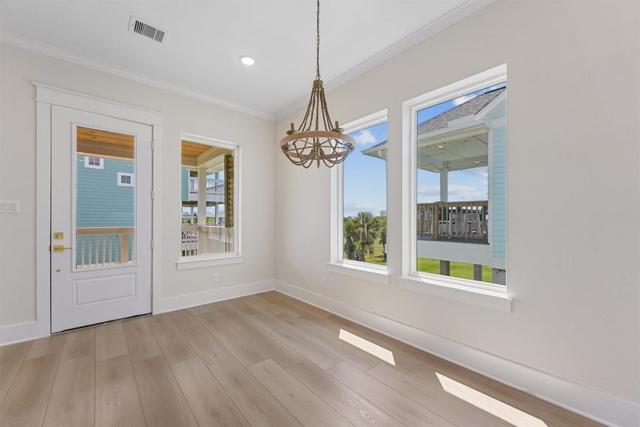 Spacious, unfurnished interior of a new home in , Galveston (Image 20).