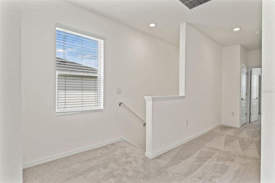 Spacious, unfurnished interior of a new home in , Bradenton (Image 27).