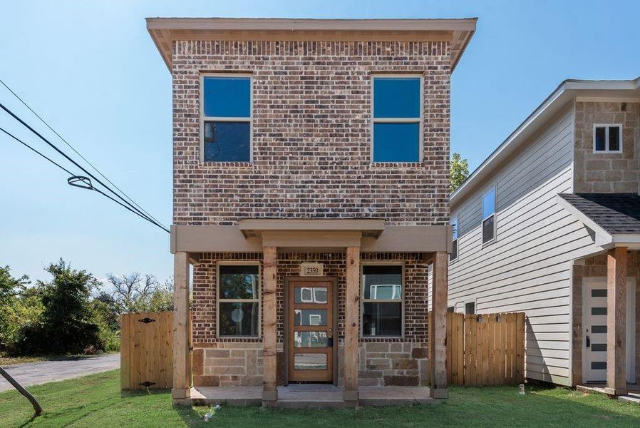 Exterior details and patio area of a home in , Dallas (Image 15).