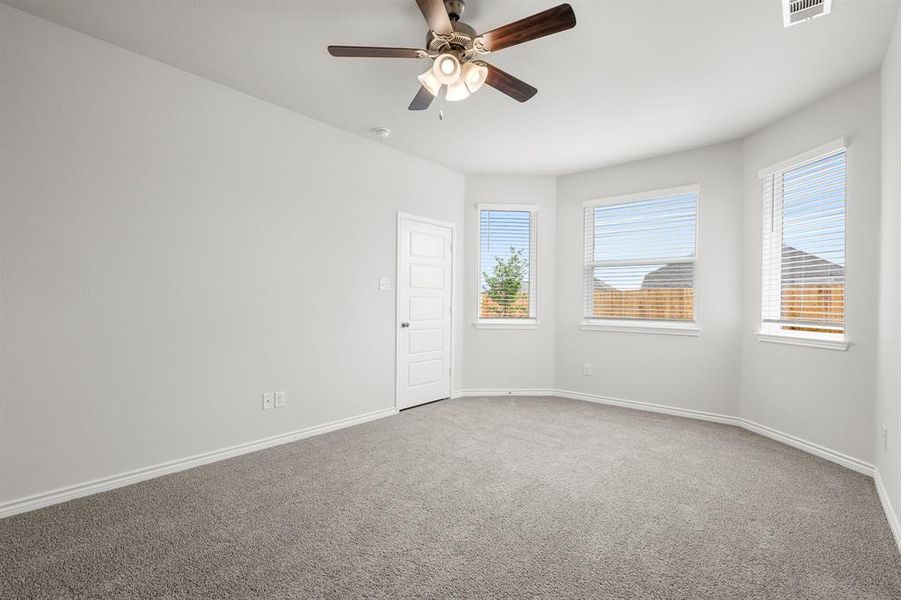 Spacious, unfurnished interior of a new home in Retreat at Fossil Creek, Fort Worth (Image 8). Spacious, unfurnished interior of a new home in Retreat at Fossil Creek, Fort Worth (Image 8).