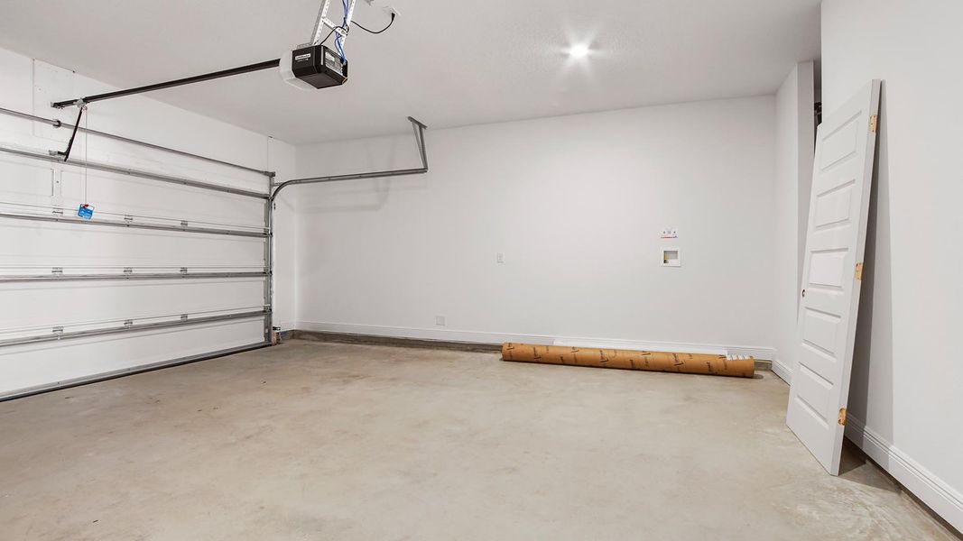 Spacious, unfurnished interior of a new home in Bayside at Ward Creek, Panama City Beach (Image 30).