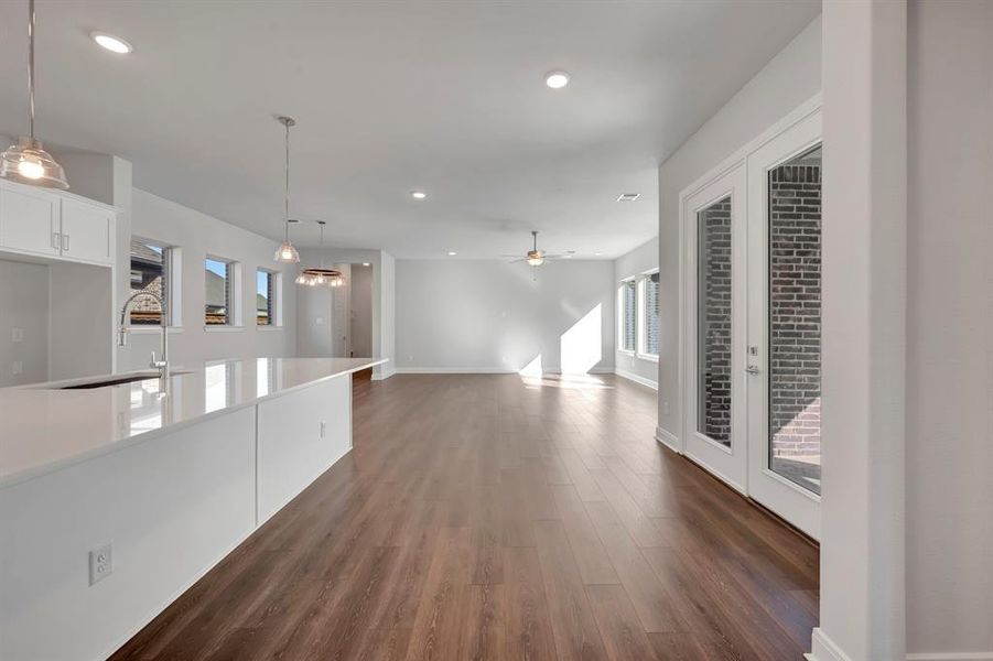 Spacious, unfurnished interior of a new home in Elements at Viridian - Signature Series, Arlington (Image 25).