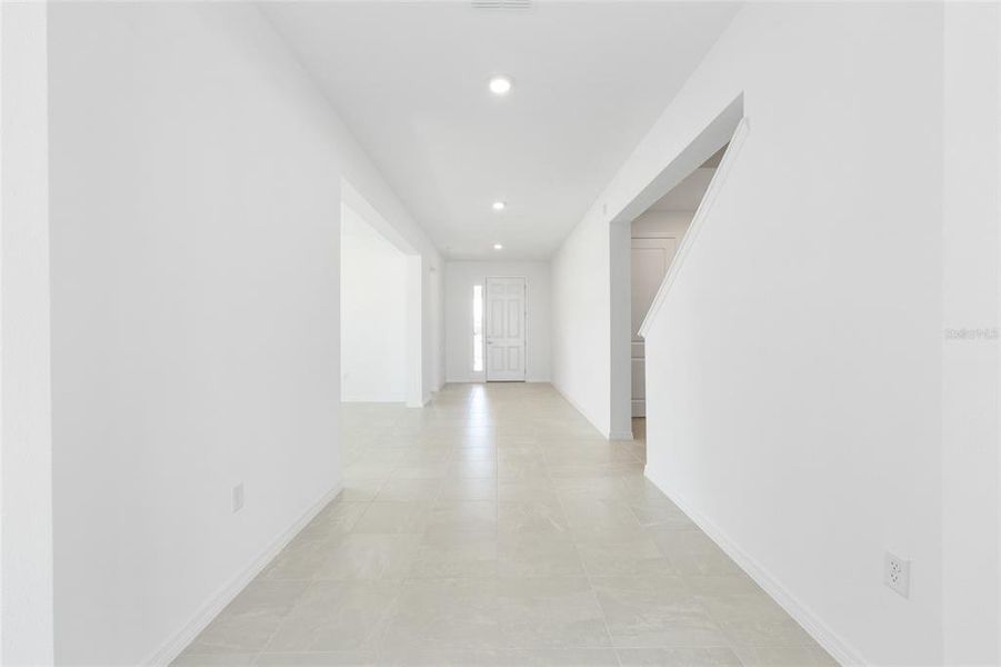 Spacious, unfurnished interior of a new home in Calesa Township, Ocala (Image 18).