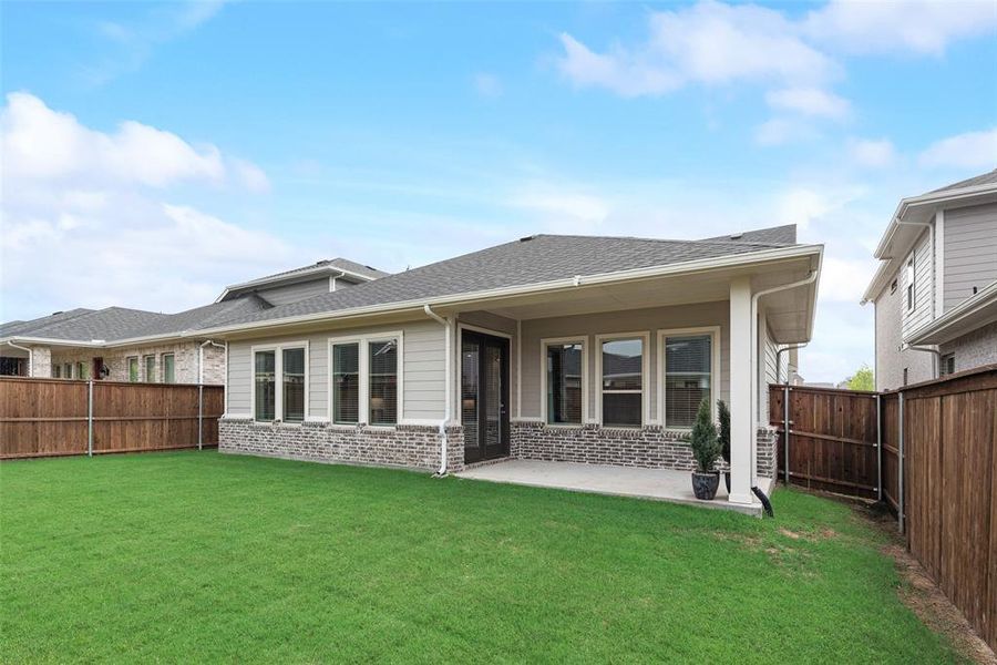 Exterior details and patio area of a home in Bayside, Rowlett (Image 25).