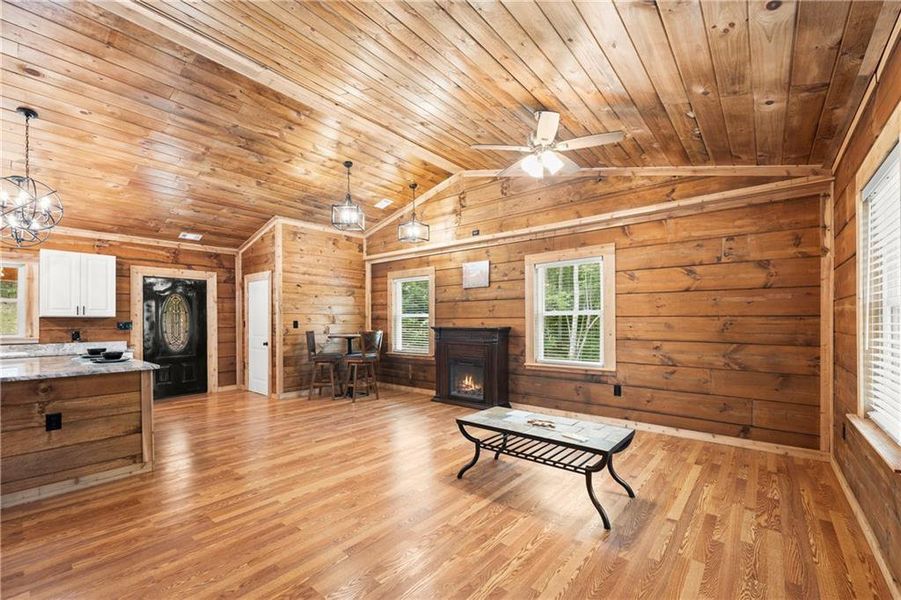 Furnished interior view inside a new home in , Jasper (Image 10).