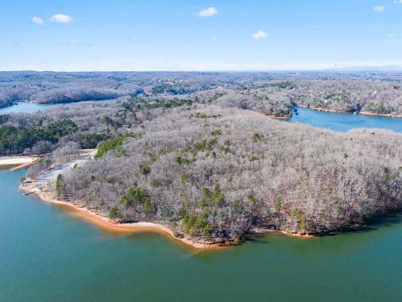 Natural landscape and outdoor views near Falcon Landing in Gainesville (Image 60).