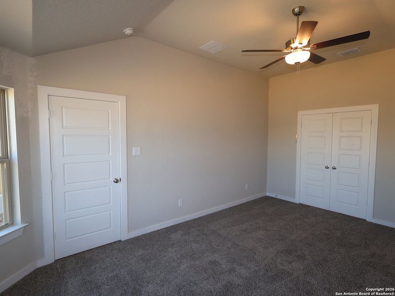 Spacious, unfurnished interior of a new home in Winding Brook, San Antonio (Image 21).