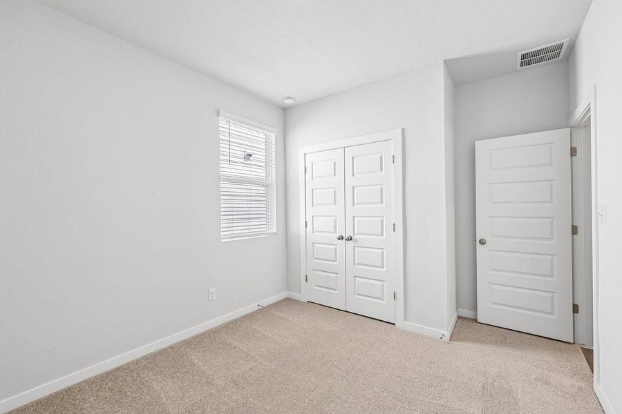 Spacious, unfurnished interior of a new home in Trinity Ranch, Elgin (Image 20).