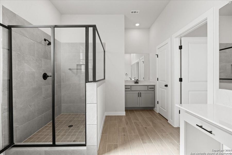 Furnished interior view inside a new home in Meyer Ranch, New Braunfels (Image 7).